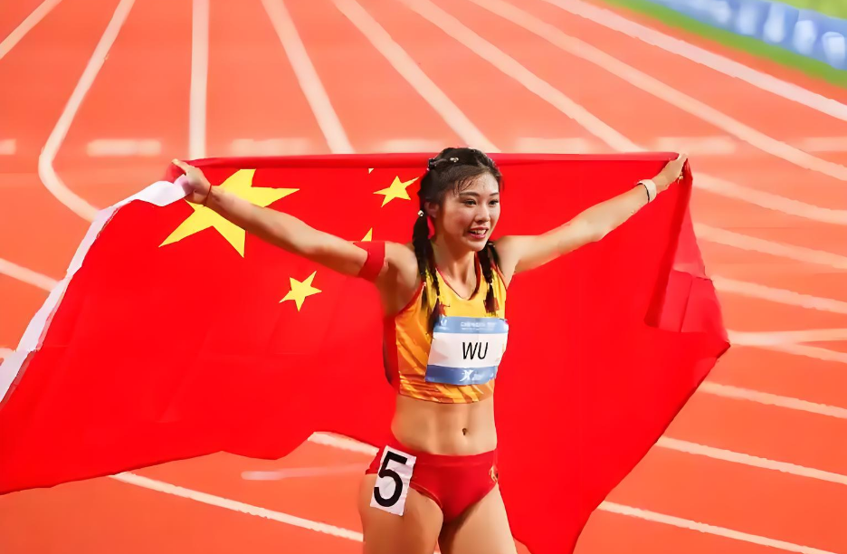 休战两月强势回归，吴艳妮全锦赛预赛折桂剑指决赛