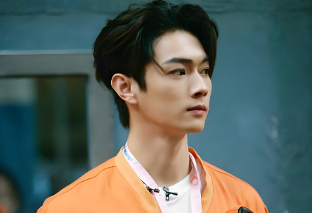 许凯劈腿争议还没停，《密室大逃脱》晒他剧照状态挺好​