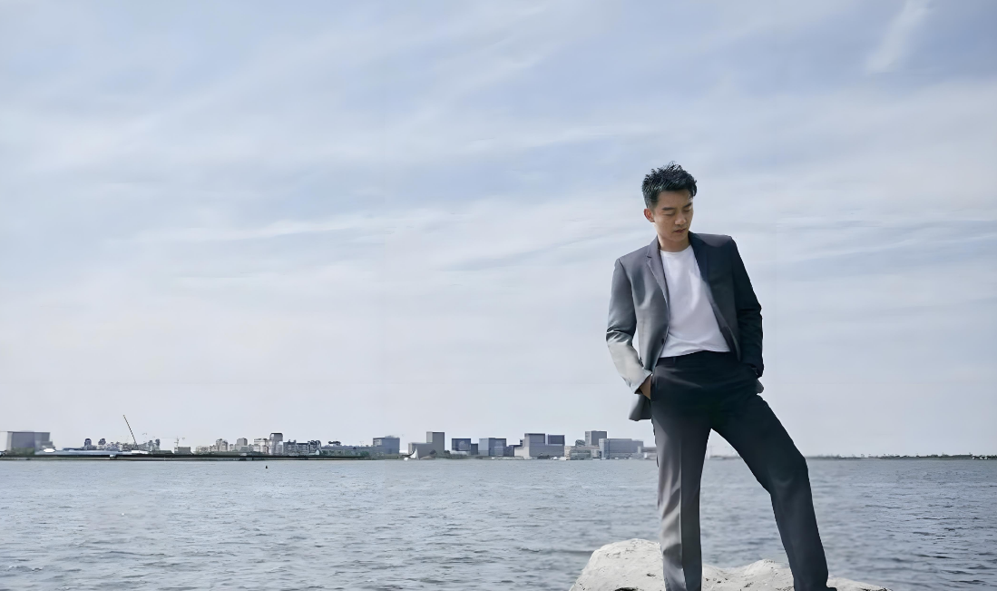 郑恺辟谣小姨子买包风波：传闻背后的热议与真相!