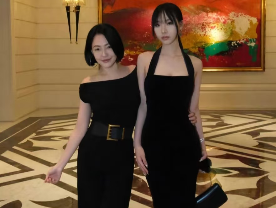 小 S 大女儿许曦文海边美照引热议：金发小麦肌演绎青春自由