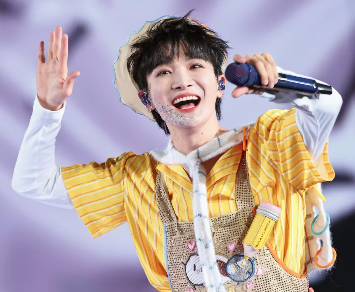 《反深代词》太能打！周深专辑 483 天卖 7000 万，获 “史诗唱片” 认证