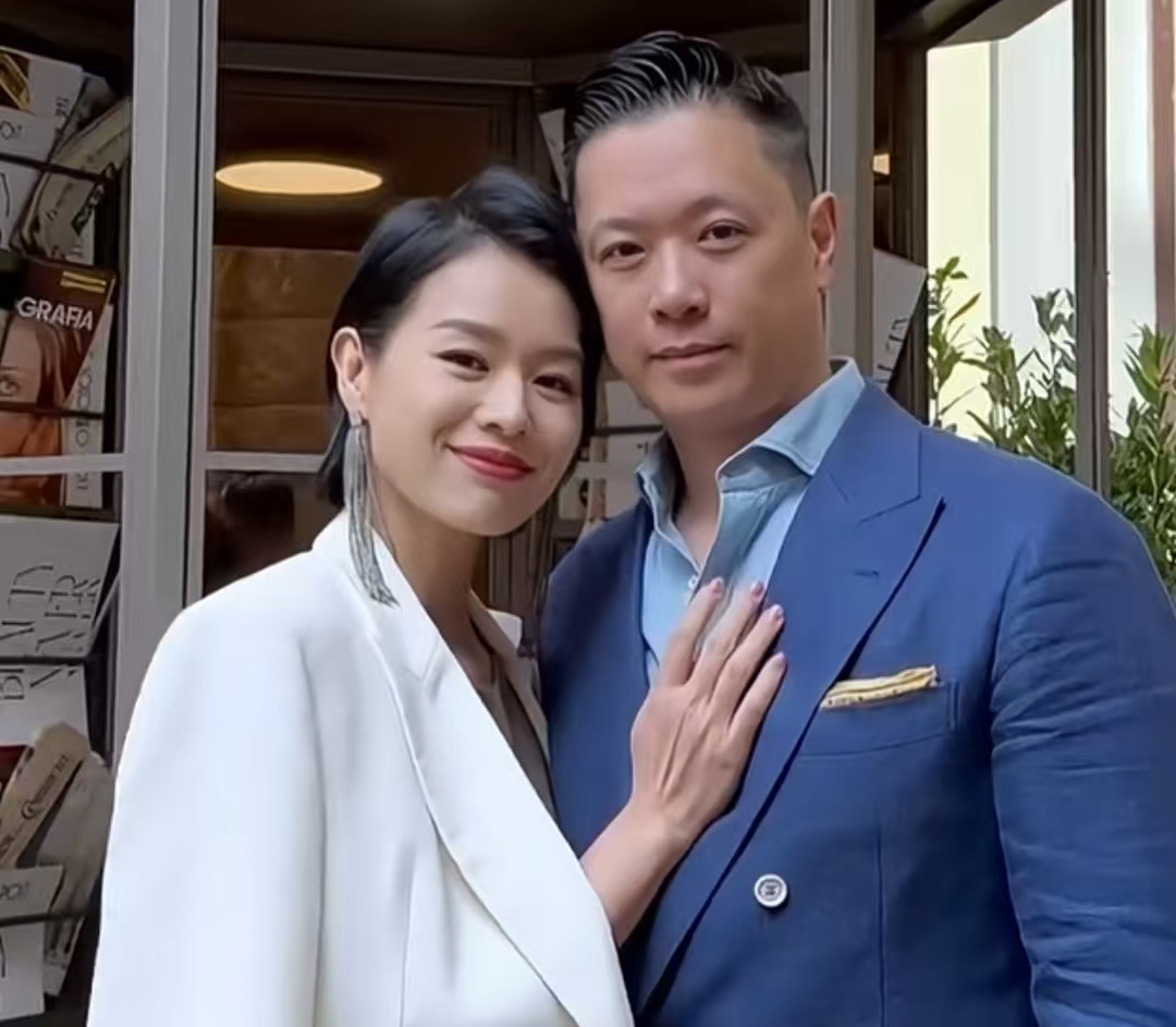 李乘德屡被拍夜店搂抱，胡杏儿次次力挺：婚姻里的 “信任” 还是 “妥协”？