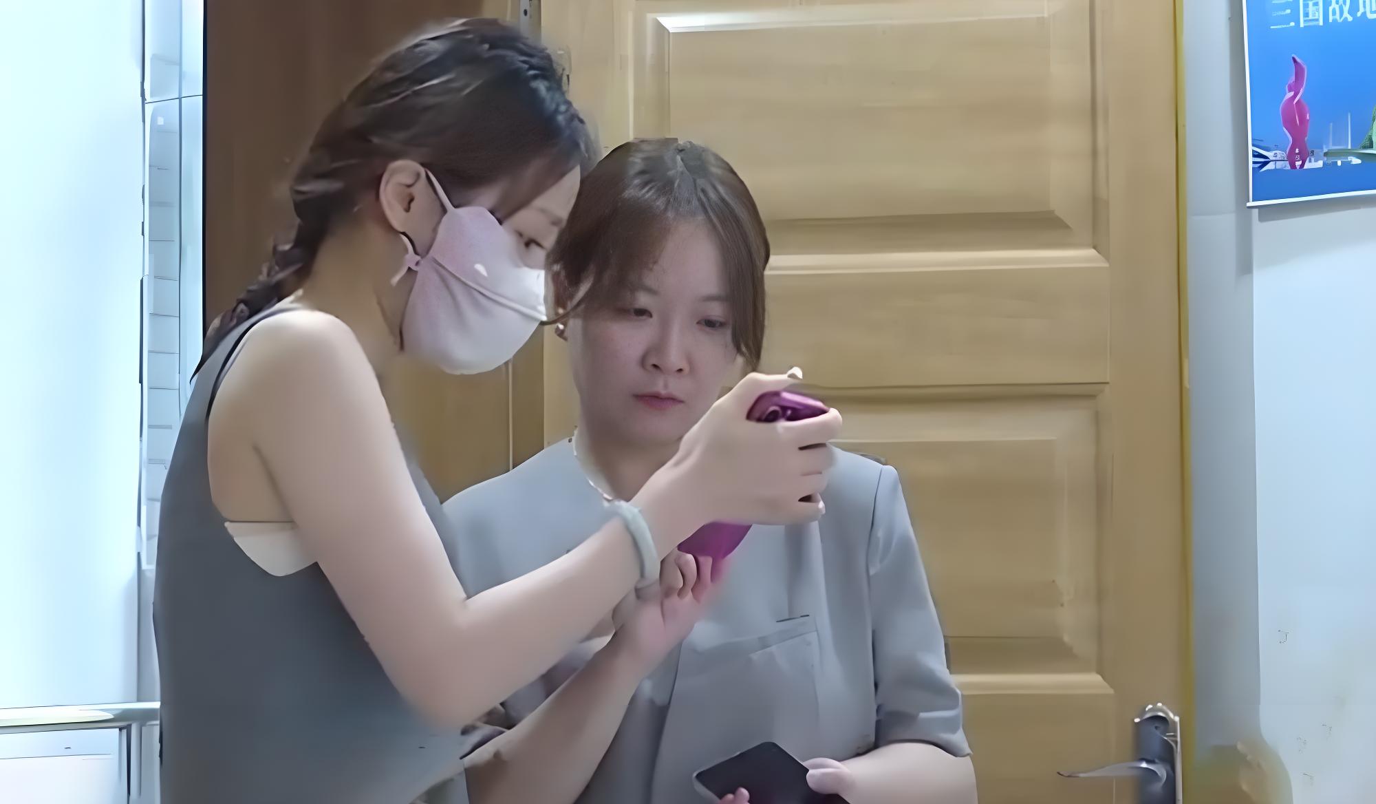 父亲把55平回迁房全给妹妹，姐姐：我付出的多，至少补我6万