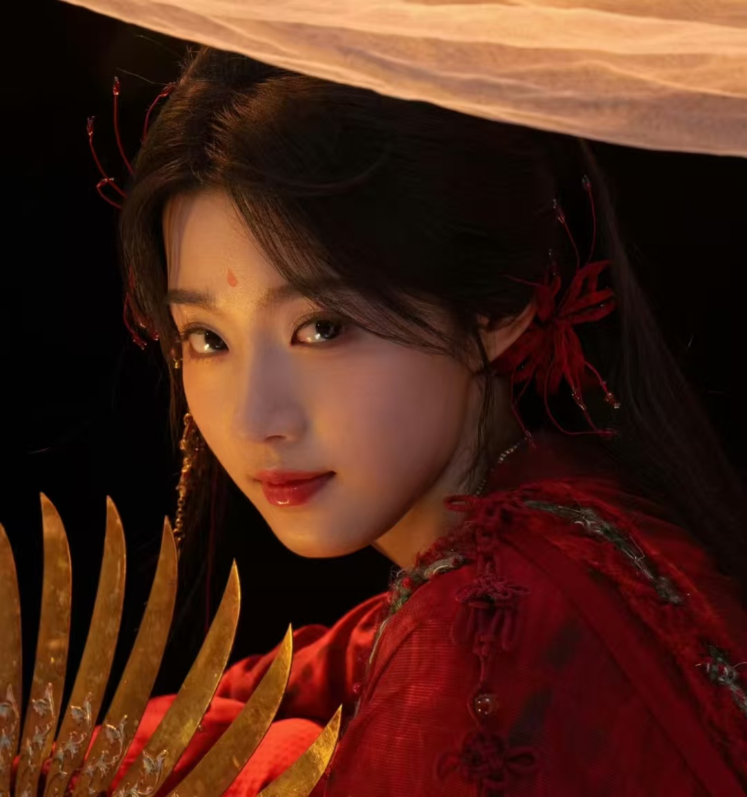 10 月 8 日上线！卢昱晓《入青云》红衣持扇杀疯，双强互撩太上头