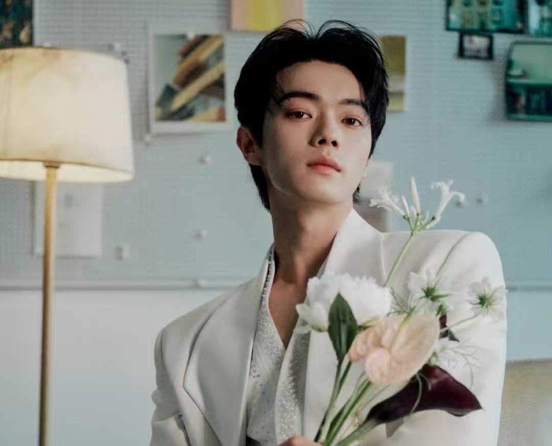 从 “顶流待爆” 到 “开机被换”，许凯的风波到底有多严重？