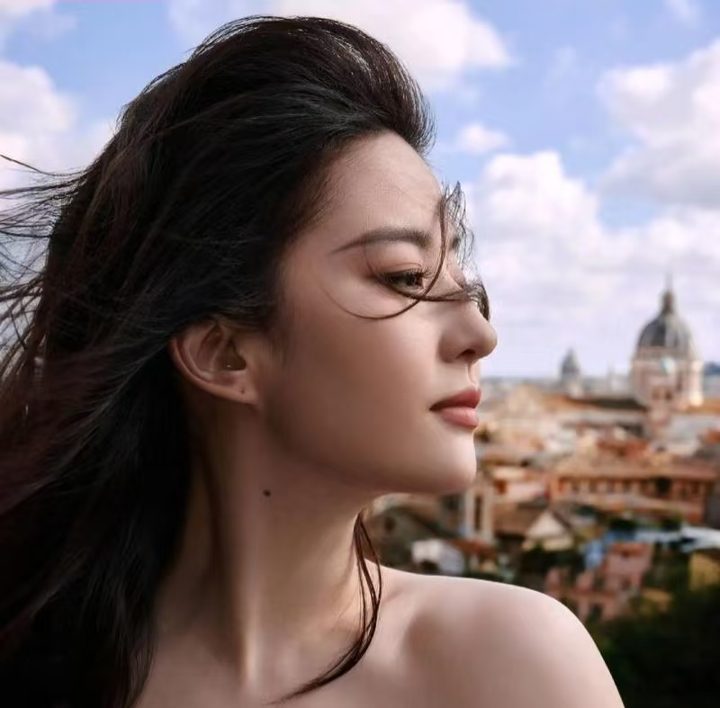 刘亦菲四年四登 VOGUE，金九封面零差评，37 岁状态封神