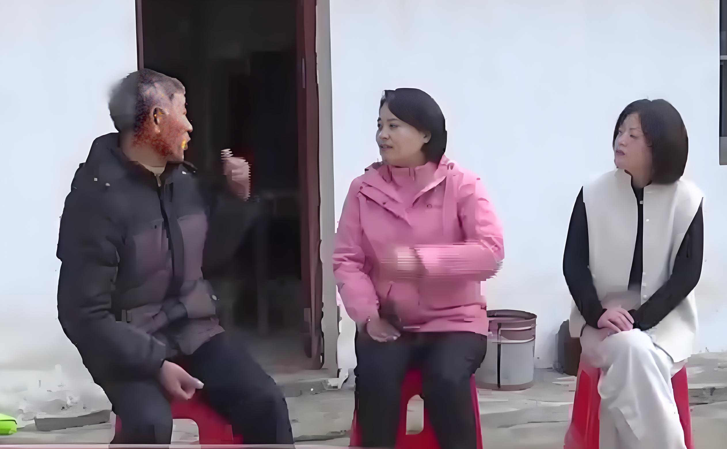 邻居盖房惹我烦，不守规矩加高窗台比我家高 罗大爷：高一公分都会打的头破血流