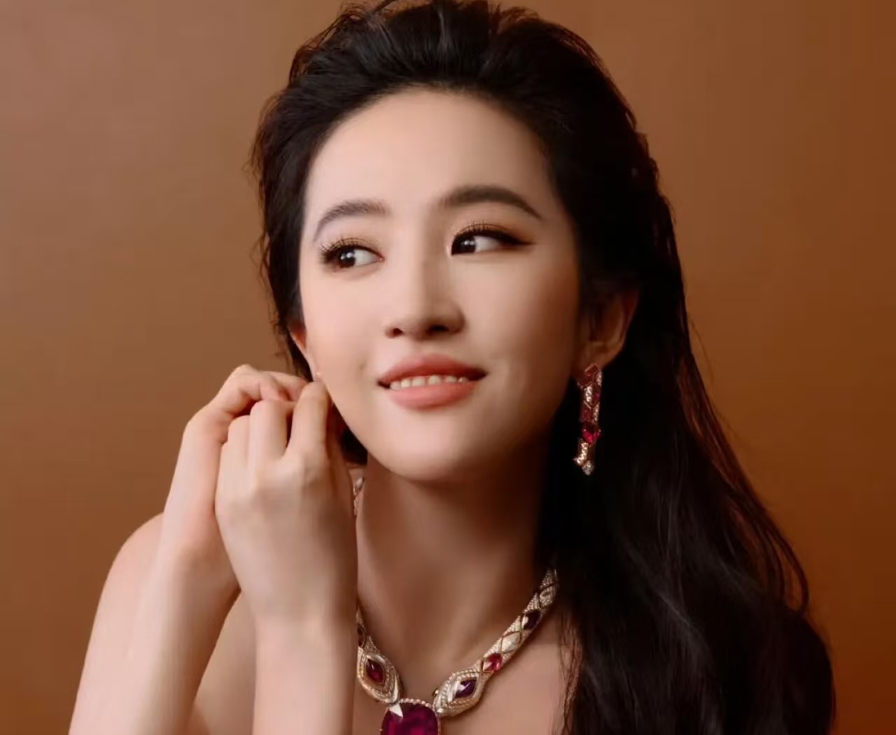 # 刘亦菲素颜状态 #破千万！38 岁不靠滤镜，网友：这才是真实的冻龄美