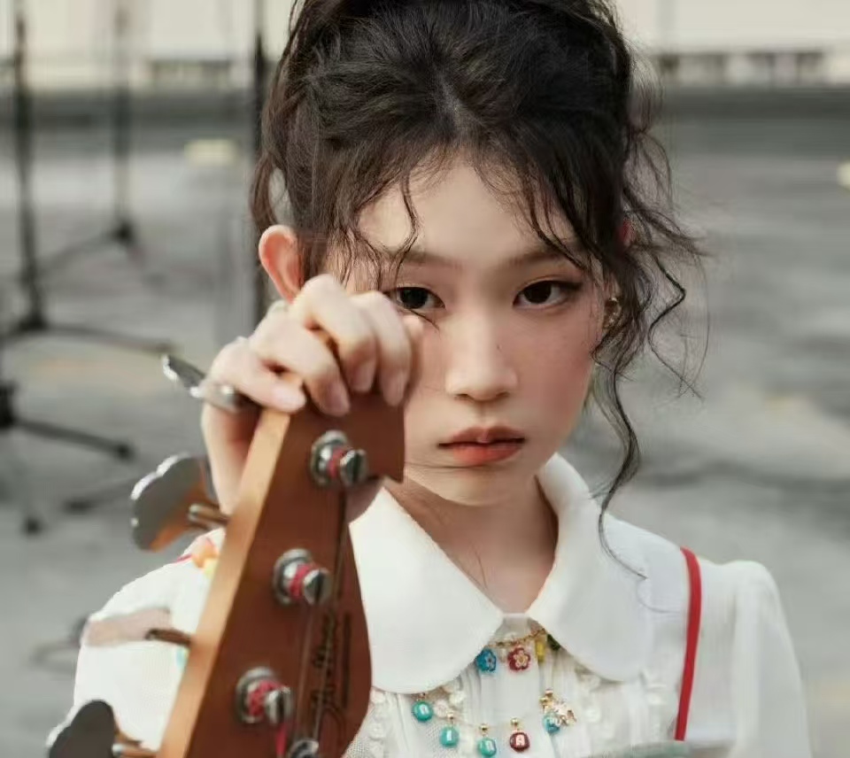 《哈哈不哈哈》搞事情？沈佳润被分 “不哈哈队”，小沈阳女儿不搞笑了？