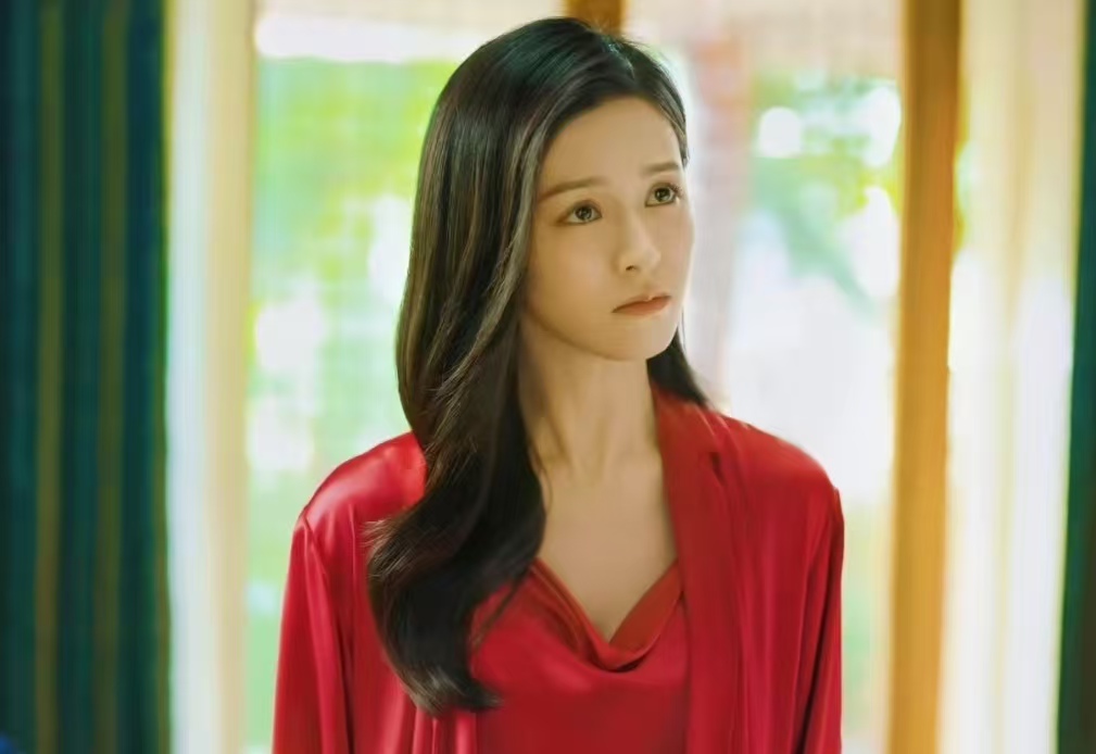 从唐探 3 到不眠日，文咏珊的角色个个出彩，这 “不重样” 的演技绝了