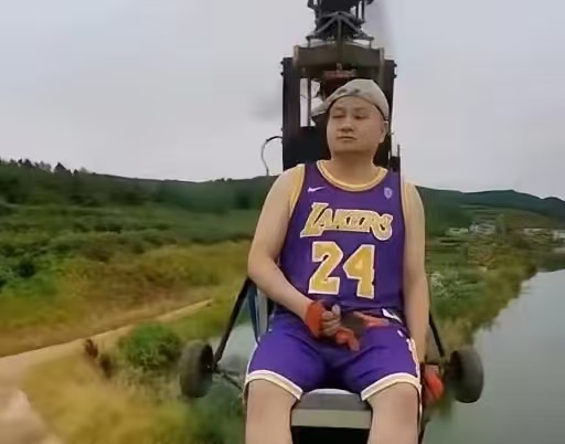 网红 “唐飞机” 直播坠机燃爆！35 万买组装机，仅学一周就敢载人上天？