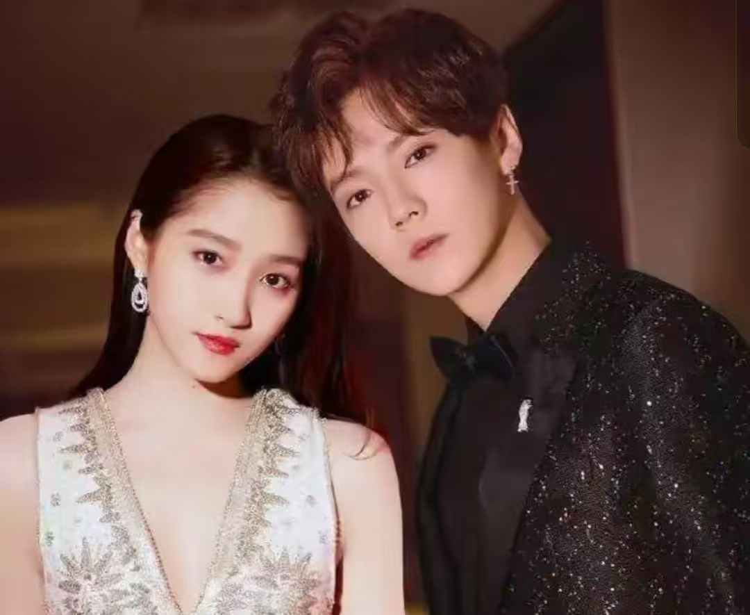 见面不足 15 天！鹿晗关晓彤七夕零互动，早有 “分手征兆”？