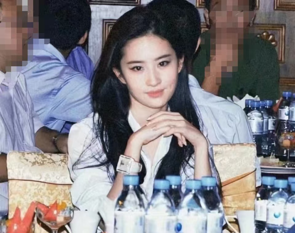 向太聊刘亦菲 “圈内现状”！14 岁初见满是灵气，直言她圈里口碑：没人说过坏话