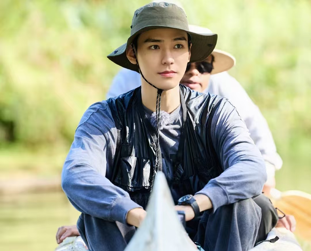 没明星架子！龚俊《花少 7》细节戳人：扶李沁、订酒店，这不是小说里的男主吗？