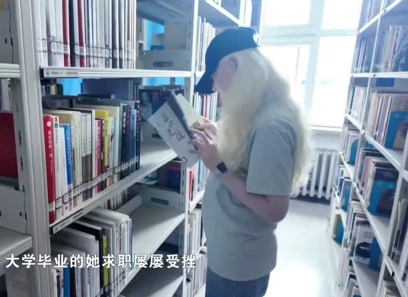 视力仅 0.01！白化病姑娘高瑞敏：雪白发丝下藏着考研专业第一的逆袭