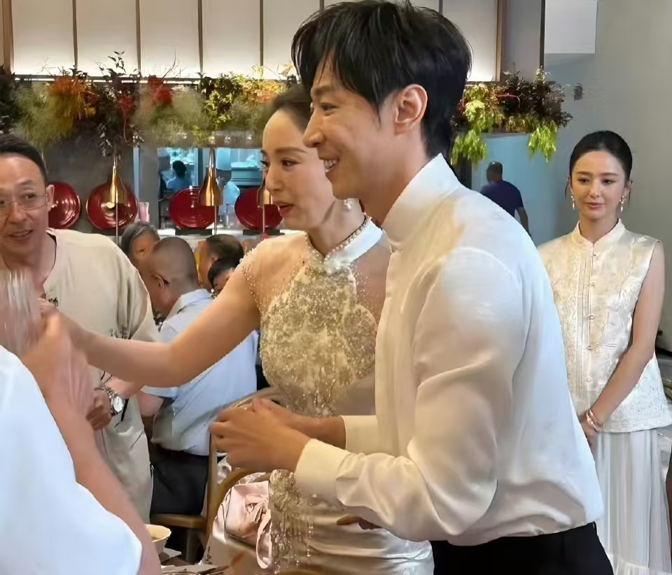 从求婚哭到黑脸付饭钱！《姐姐当家》里的张维伊，到底凭啥留住董璇？