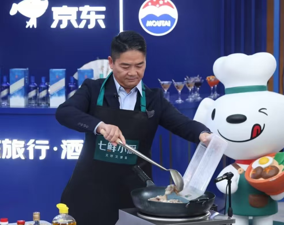 京东近 20 年品酒会开席！刘强东敬 15 桌喝半斤茅台，致谢老用户