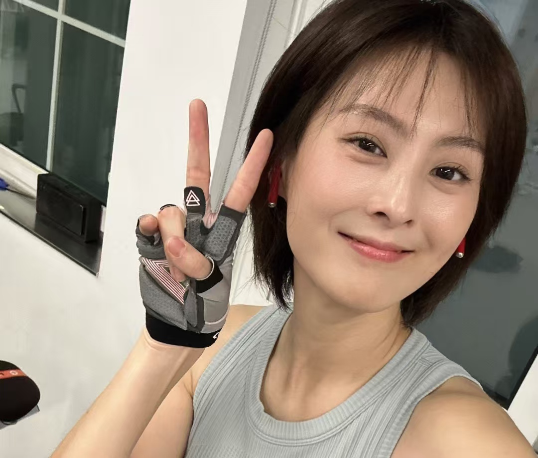 郭彤彤花 1 万多打白发针，2 个月后直言 “效果甚微”：这钱到底花在了哪儿？