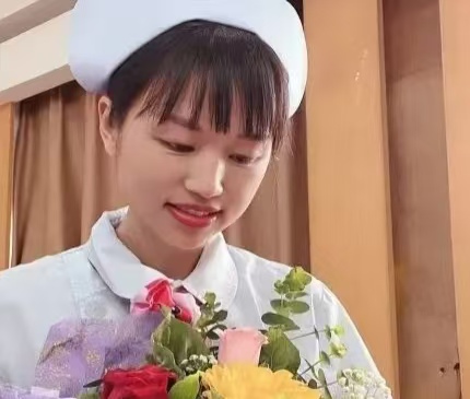 哭求调休跑马引骂战，“最快女护士” 道歉！打工人追爱好该咋做？