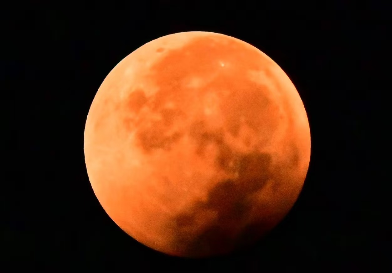 昨夜的月亮是红色的！赴一场血月的宇宙浪漫