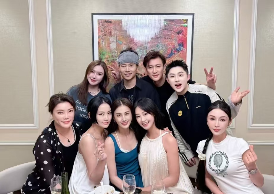 浪姐 1 售后赢麻了！黄圣依合照藏温情，姐姐们再聚首，六年情谊未减分毫