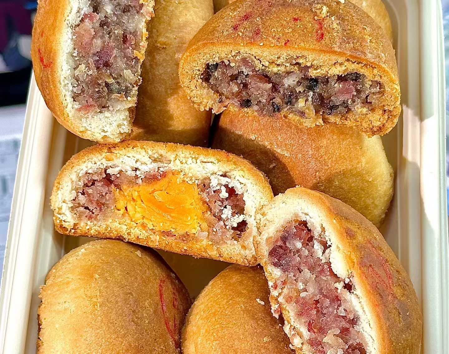 盒马鲜肉月饼吃出 “生肉” 引关注，门店称系偶然，消费者仍存顾虑