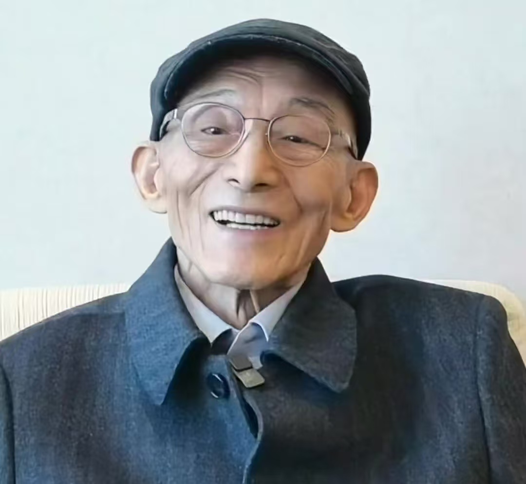 别再误解养老院！92 岁 “济公” 游本昌天天背诗打门球，直言 “人在哪儿家就在哪儿”