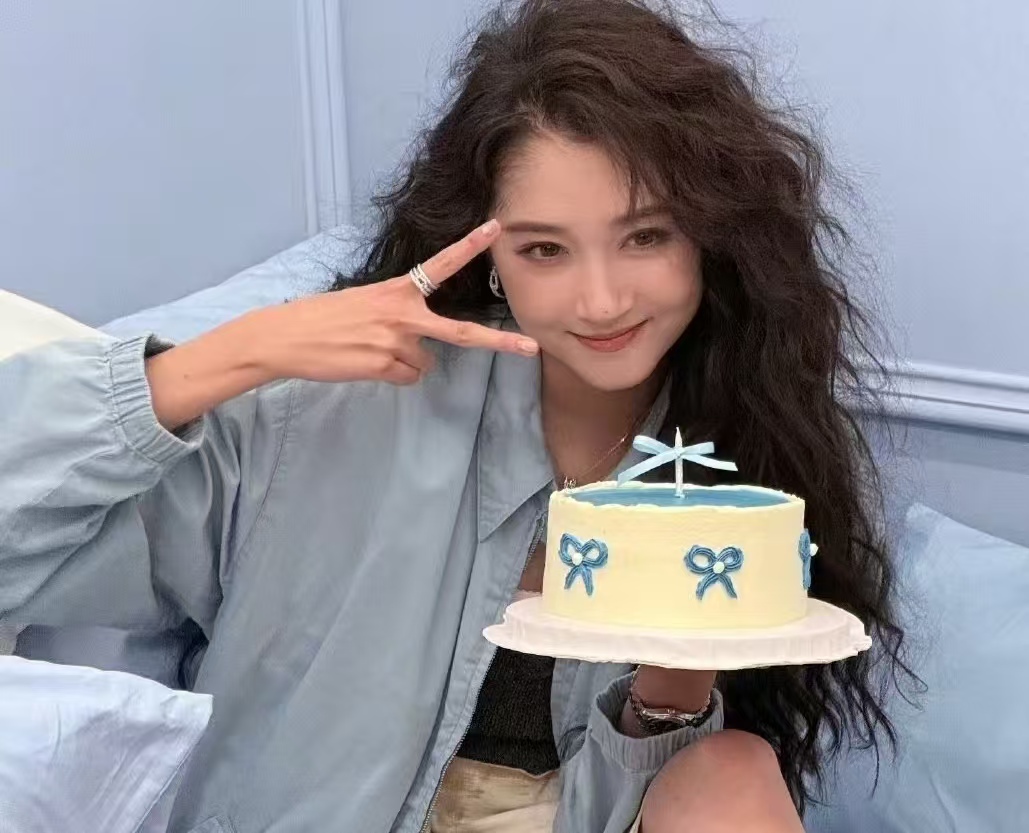 关晓彤生日鹿晗消失！8 年庆生惯例没了，分手实锤还是故意不秀？