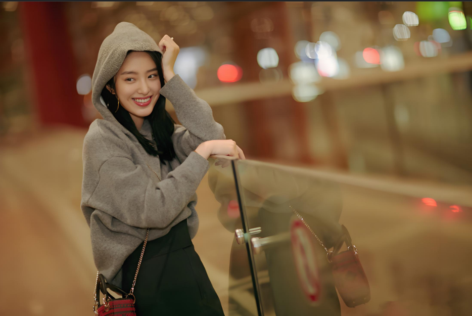 甜度超标！杨采钰晒游艇合照认爱张向荣，揭秘这位金鹿集团三代接班人！