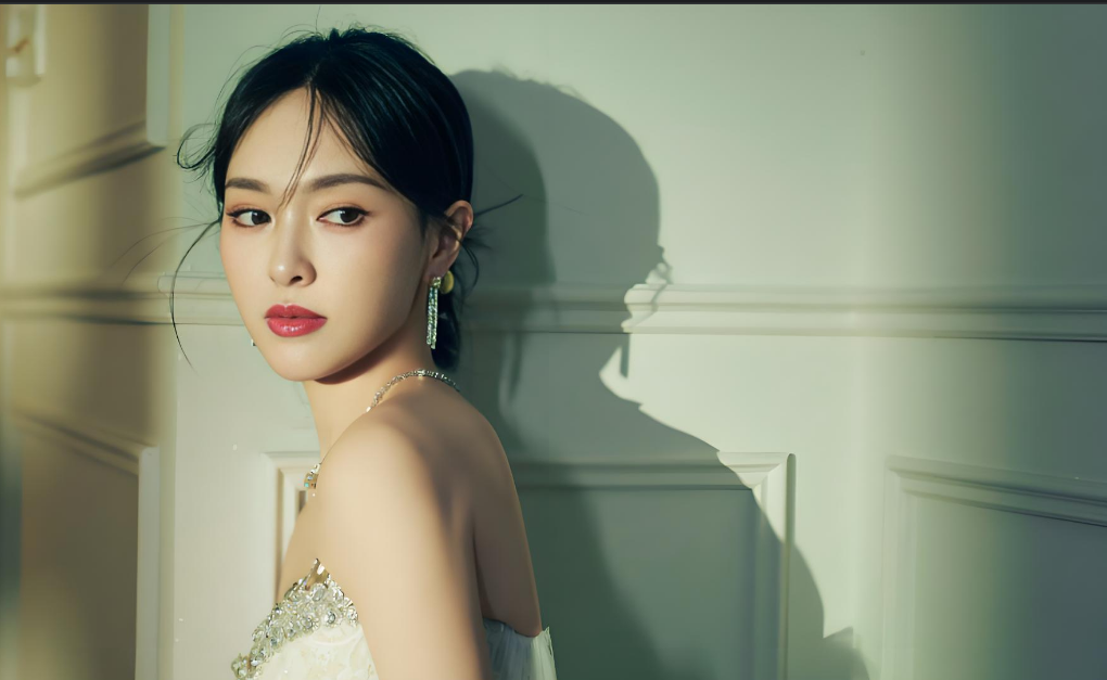 2025 金熊猫盛典：红毯造型亮点多，唐嫣 <繁花> 助力夺视后，争议也不少！