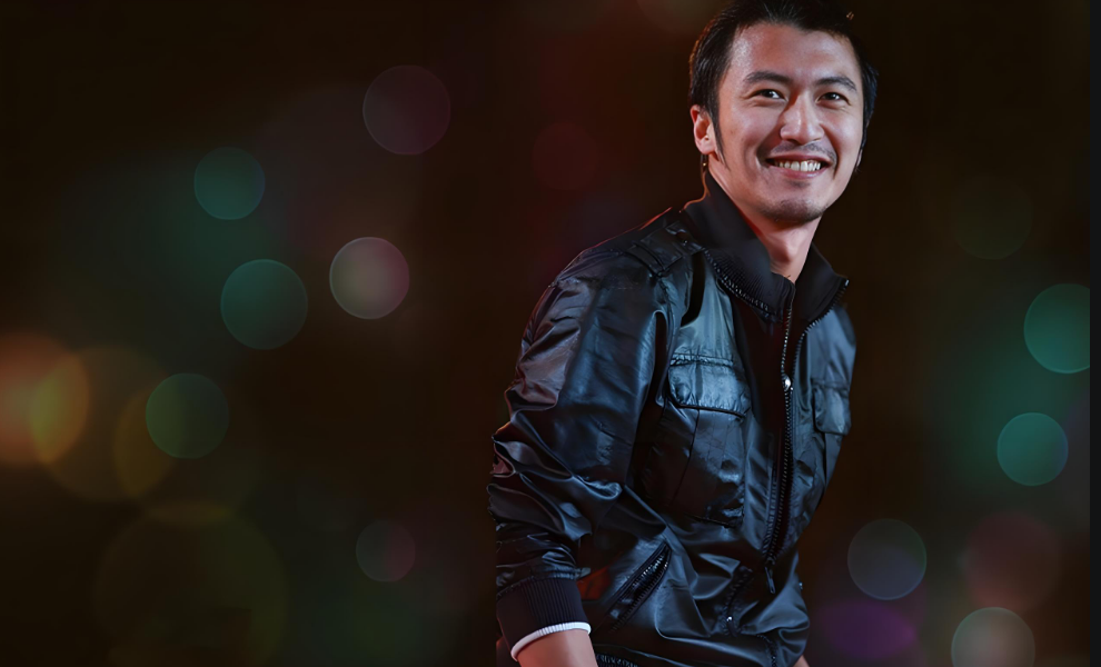 谢霆锋的 “省钱演唱会”：一件 T 恤唱全场，20 年代言却掀新争议！