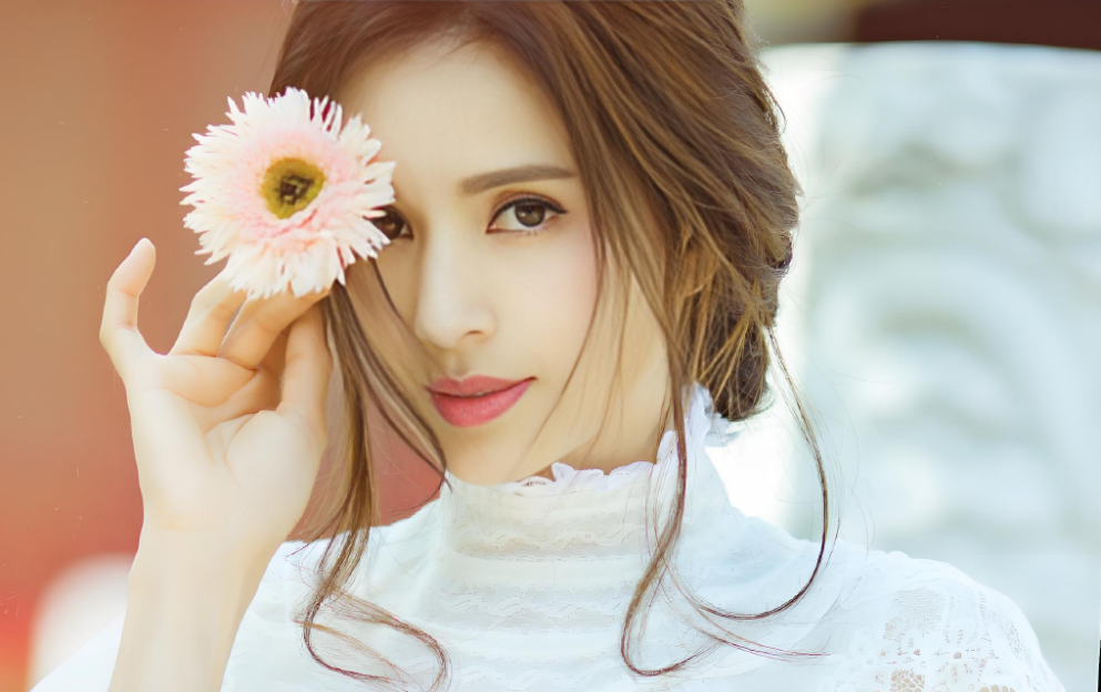 50 岁李若彤：凭自律抗住岁月，活成自己想要的样子！