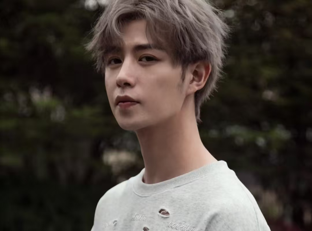 童锦程直播官宣恋情！“撩妹祖师爷” 秒变恋爱脑，网友：这次不像剧本？