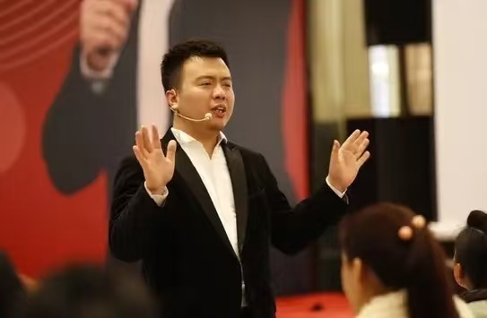 3.8 亿骗局落幕！“成功学大师” 杨涛鸣判无期，多少人被骗光养老钱？