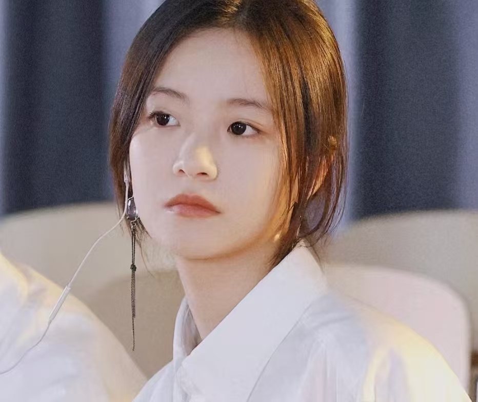 李庚希粉丝群直接喊话：别蹲剧组买代拍！等正片看才香