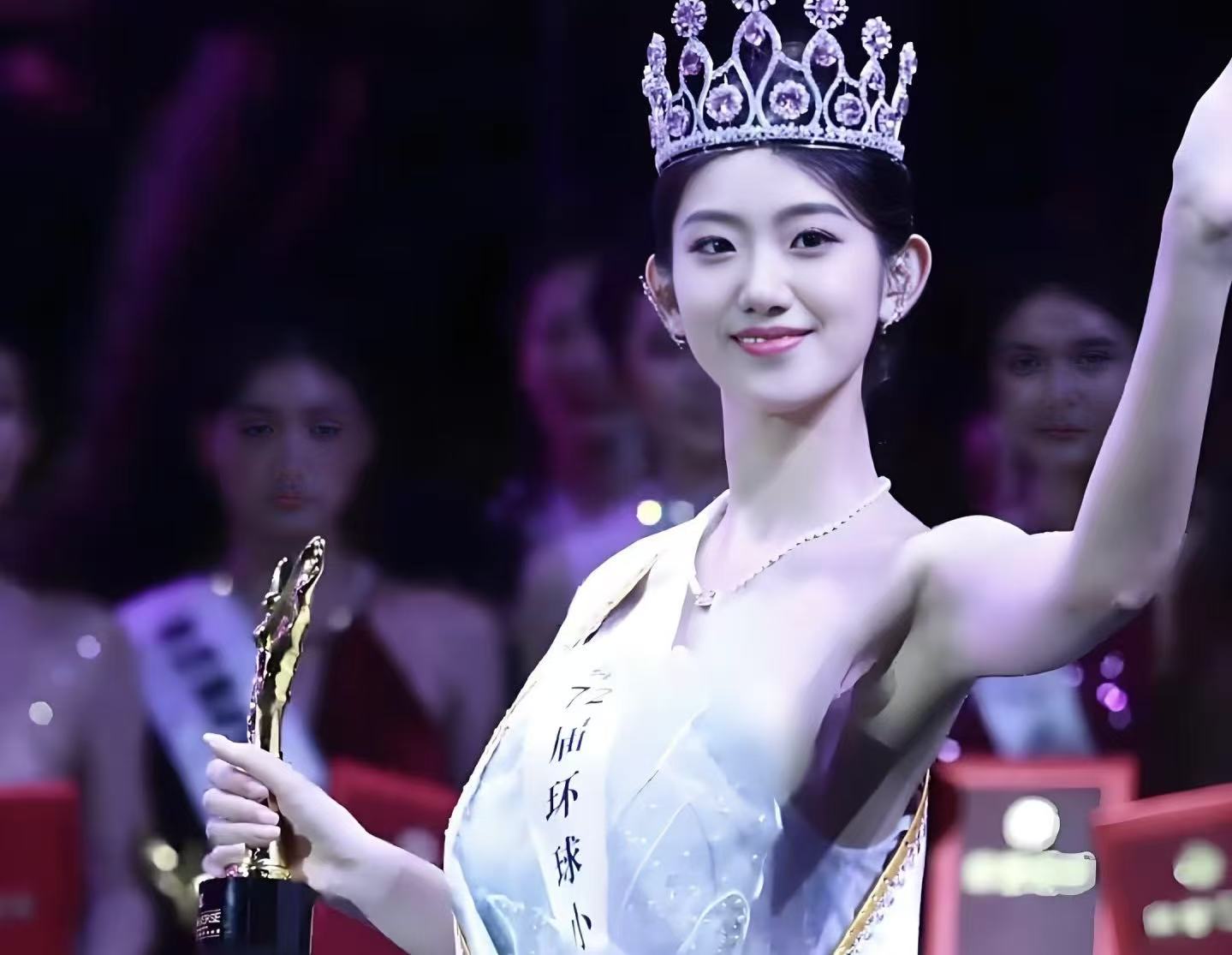 从临沂支教到选美巅峰！赵娜：环球小姐中国冠军，用 “智美” 写中国女性新故事