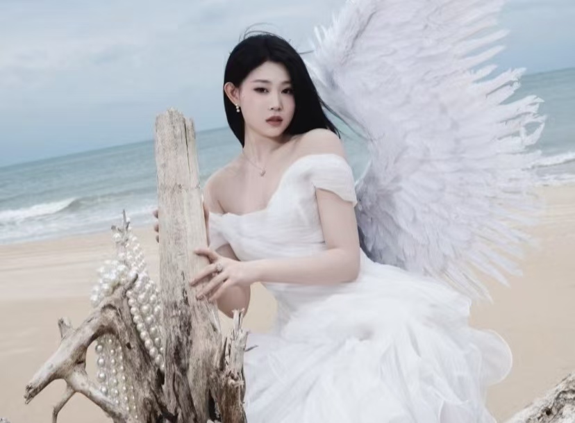 小沈阳女儿沈佳润首战红毯！18 岁穿纱裙不慌不忙，从 “最丑星二代” 到亮眼出圈