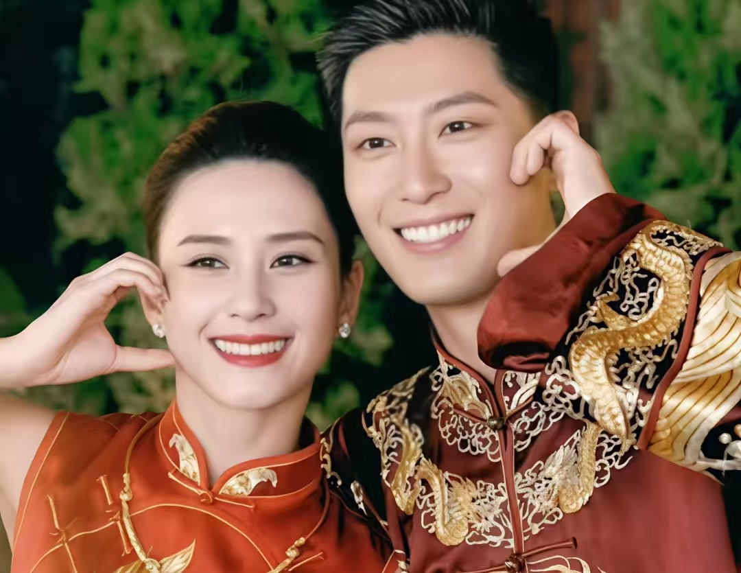 向太点赞实锤？窦骁 8000 万办婚礼掏空积蓄，何超莲家一分不掏，如今婚变还删光恩爱照