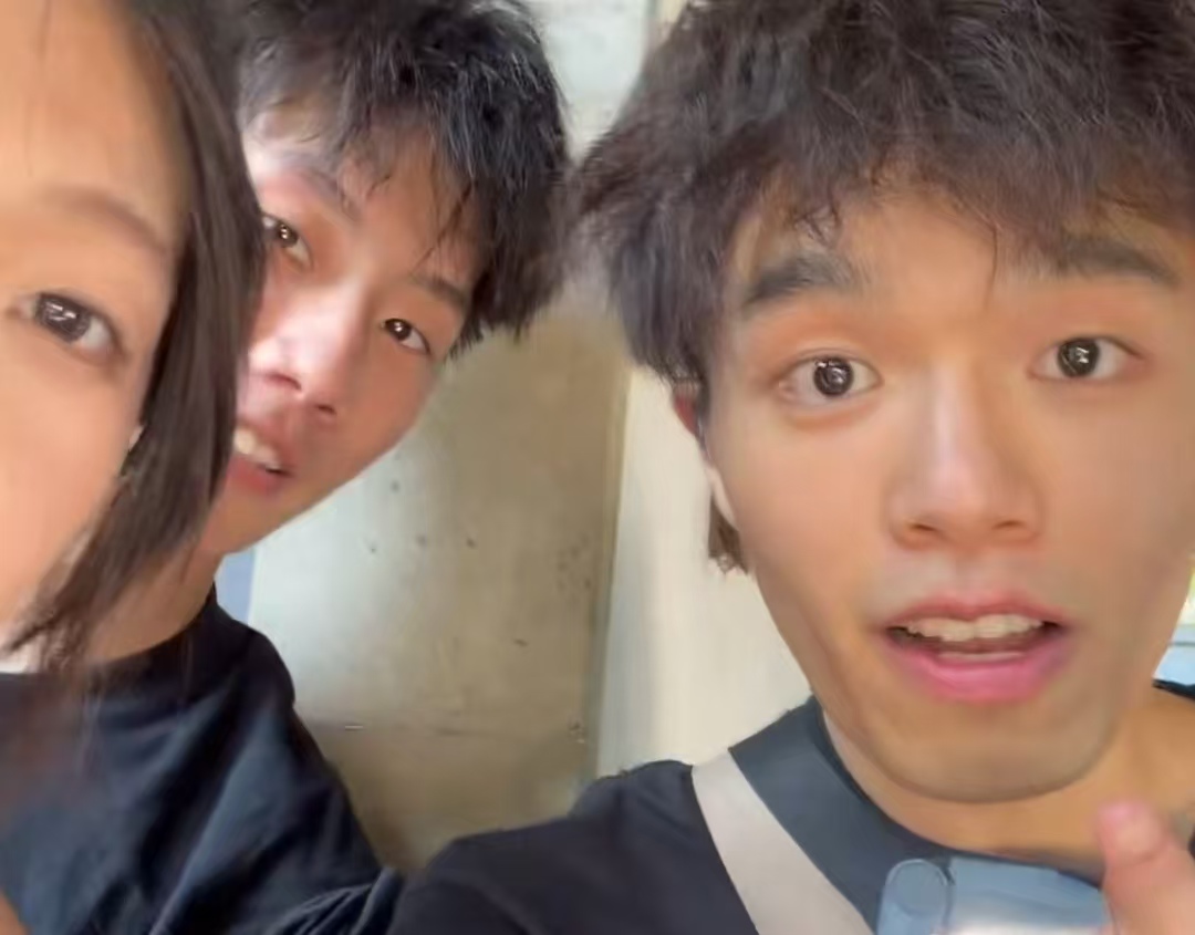 丢手机后遇上好心人！拙政园里 4 个大学生送回手机，相册视频超暖心