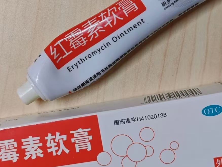 你家药箱的红霉素，真不是皮肤 “万能膏”！这些情况涂了白涂