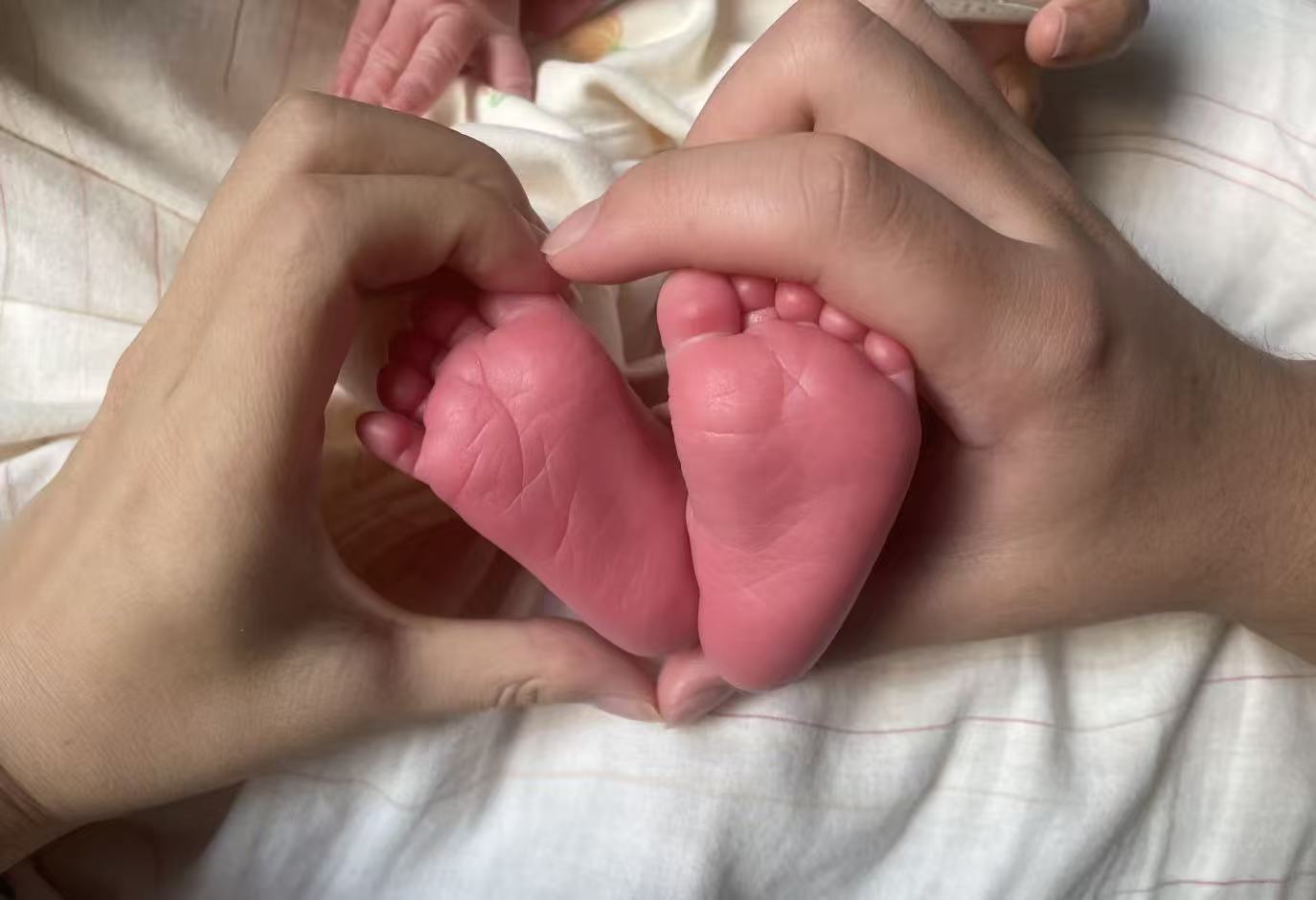 从无声世界走出的清华博士，江梦南官宣生子：所有坚持都迎来了温柔回应