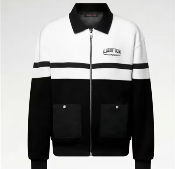 LV 大衣竟和 86 元校服 “撞衫”？1.6 万外套遭疯抢，时尚圈这波太意外