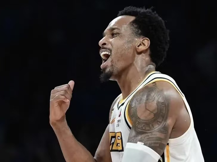 山西球迷盼疯了！24 岁 NBA 锋线布朗本周抵太原，帮张宁扛强敌