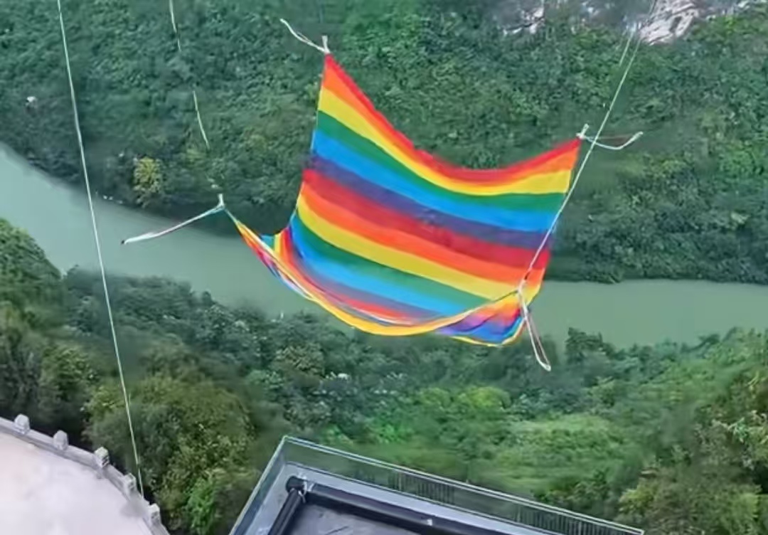 没让真人跳就想开？贵州花江无绳蹦极开放前突被叫停，仅靠沙袋测试引众忧
