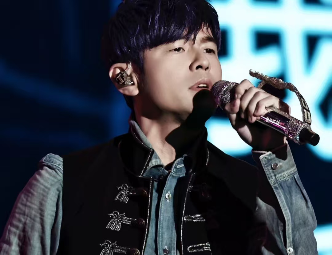 周杰伦发文谢幕巡演：曝恐慌发作难上台，扛 20 年 “不死癌症” 仍承诺：会回舞台