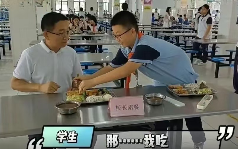 “教育是暖出来的”！54 岁校长积劳离世，学生留纸条：想把鸡排还给他