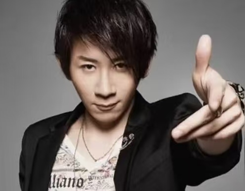 抗癌完胜！刘谦现身魔术周精神爆棚，年底藏 “过年大招”，网友：春晚能等到吗？