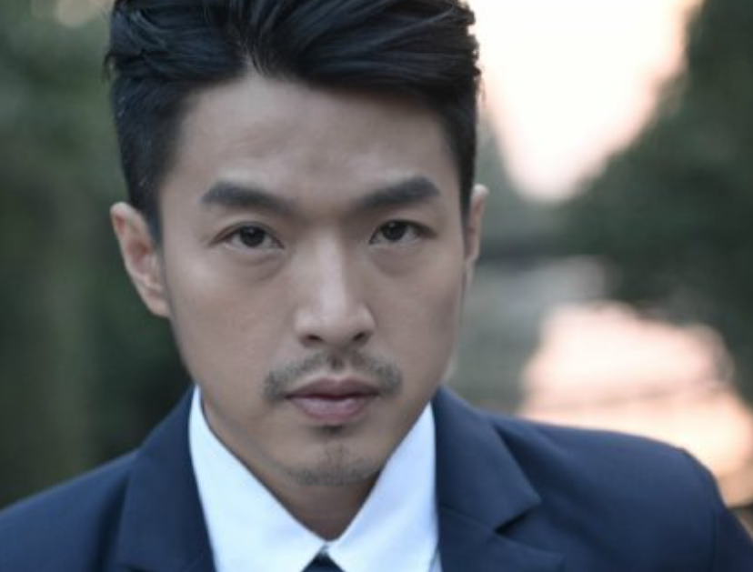 李威现身 “精舍杀人案” 庭审！否认犯罪，曾被列为污点证人