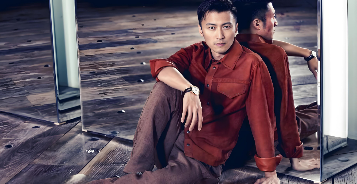 谢霆锋重庆吃小面火了：弯腰陪老奶奶合影，打包两碗面网友猜给王菲