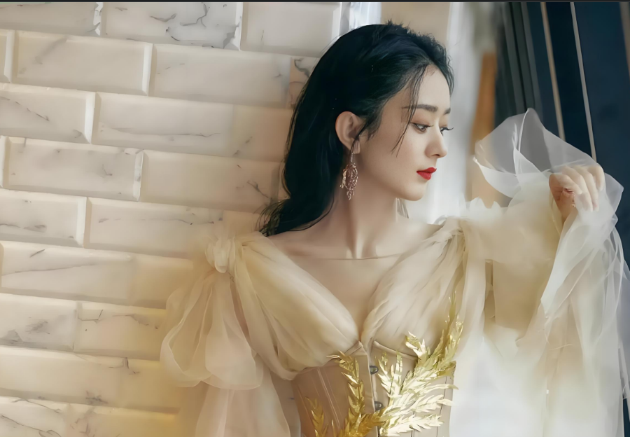 赵丽颖 38 岁生日：从 “花向朵” 到 “五金女帝”，凭一股子韧劲走出的演艺花路!